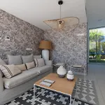 Edge Luxury Beachfront 2br With 3 Pools, Wellness, Gym אסטפונה