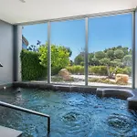 Edge Luxury Beachfront 2br With 3 Pools, Wellness, Gym דירה