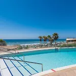 Edge Luxury Beachfront 2br With 3 Pools, Wellness, Gym דירה אסטפונה