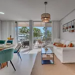 Edge Luxury Beachfront 2br With 3 Pools, Wellness, Gym דירה אסטפונה
