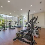 Edge Luxury Beachfront 2br With 3 Pools, Wellness, Gym דירה *