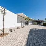 Edge Luxury Beachfront 2br With 3 Pools, Wellness, Gym דירה אסטפונה