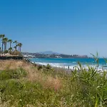 Edge Luxury Beachfront 2br With 3 Pools, Wellness, Gym *