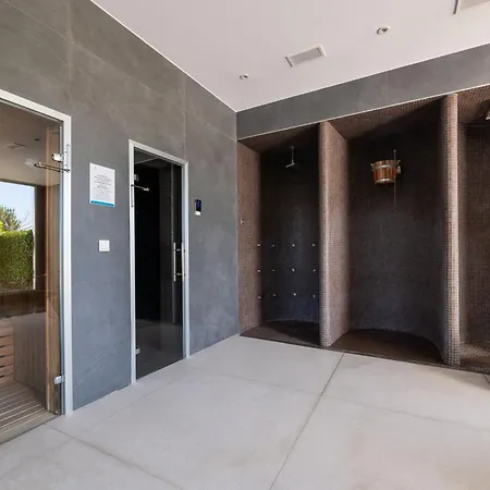 דירה Edge Luxury Beachfront 2br With 3 Pools, Wellness, Gym אסטפונה