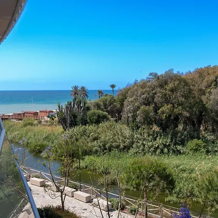 Edge Luxury Beachfront 2br With 3 Pools, Wellness, Gym