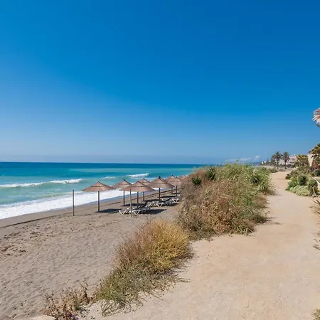 Edge Luxury Beachfront 2br With 3 Pools, Wellness, Gym דירה *